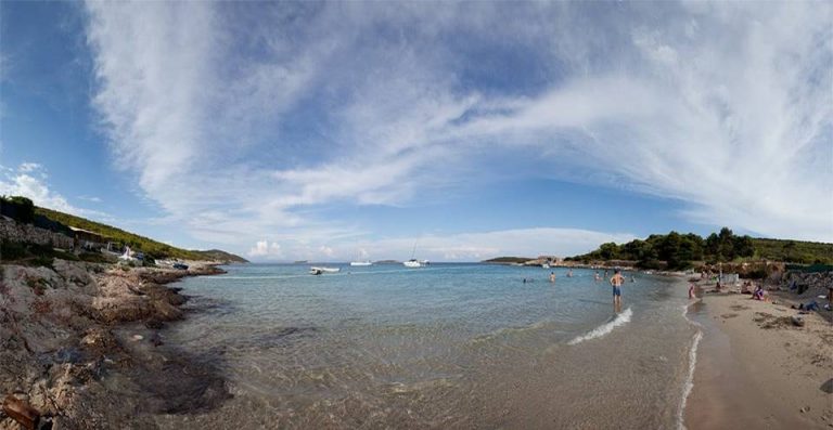 Zaglav Vis Central učenička zadruga Bravura, otok Vis